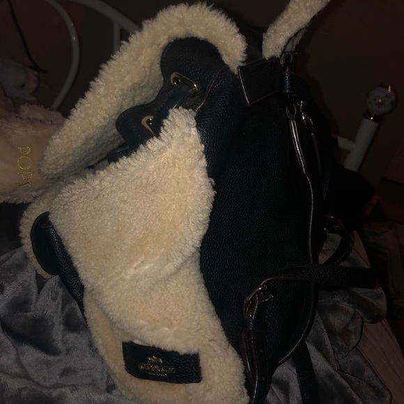 Shearling coach ( drawstring/mini backpack ) - Picture 5 of 8
